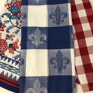 Blue & Cream Fleur De Lis Dish Towel